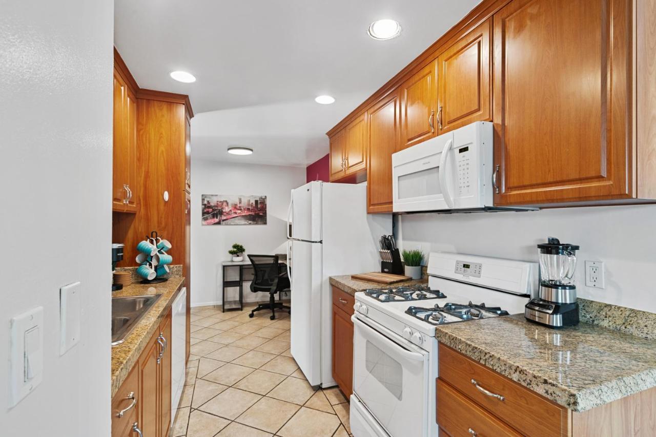 לוס אנג'לס Beverly Hills Chic 2 Bed 2Bath With Patio And Parking 309 מראה חיצוני תמונה
